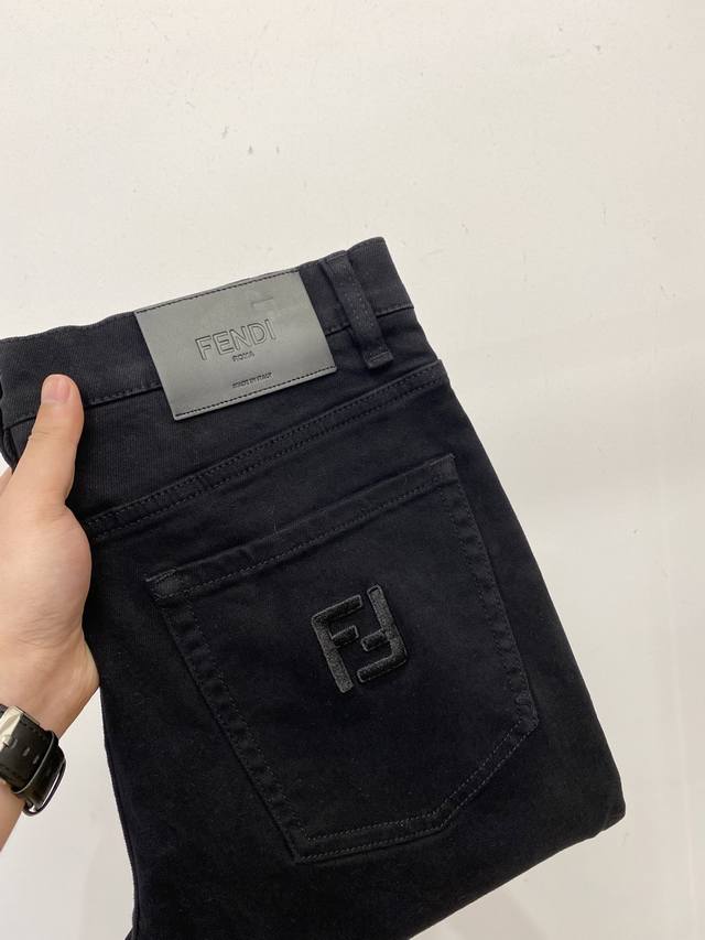 Fendi, 2025 latest arrival, available in department stores, original quality, w