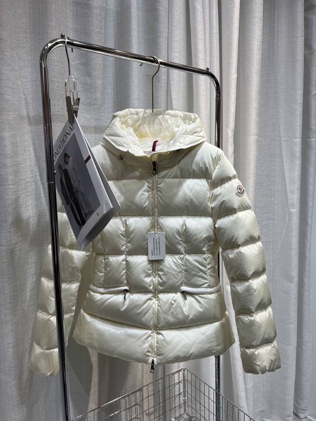 Monclerfw New Arrival Women's Slim-Fit Short Down Jacket, Super Slim Fit, This Y