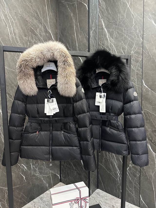 Short Moncler Boed women's jacket with fox fur and wool collar is also availabl