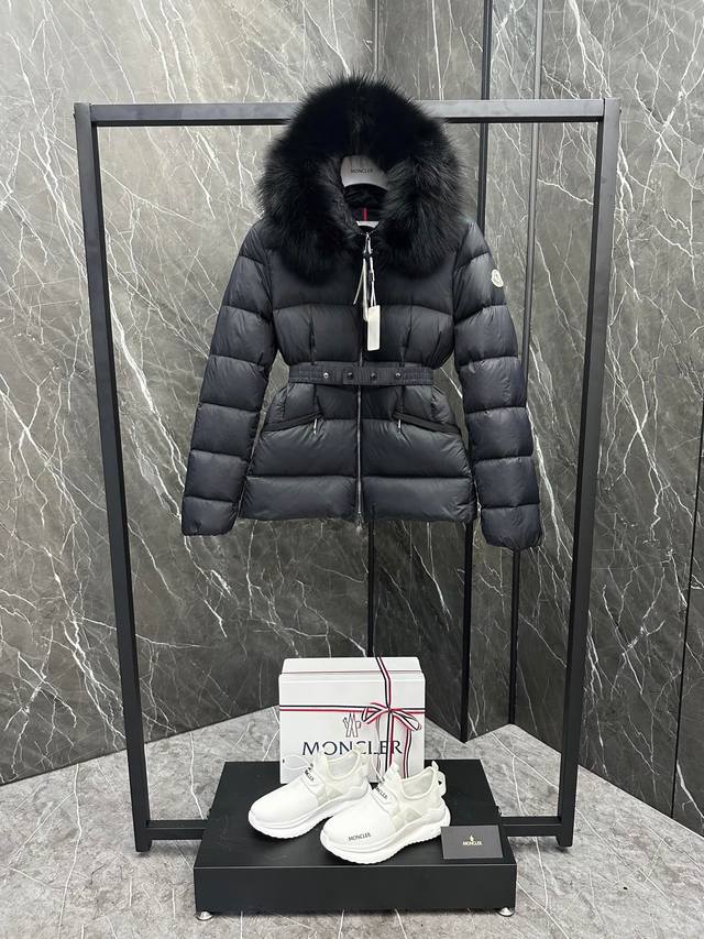 Top-tier Moncler export brand new colorway Boed women's short down jacket. Made