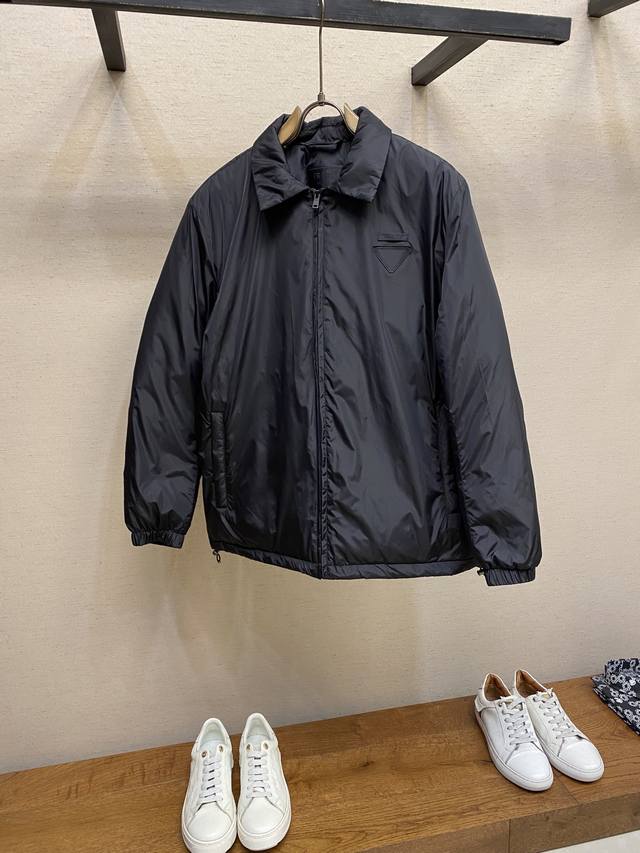 Prada minimalist basic triangle logo down jacket, unisex style, new winter arri