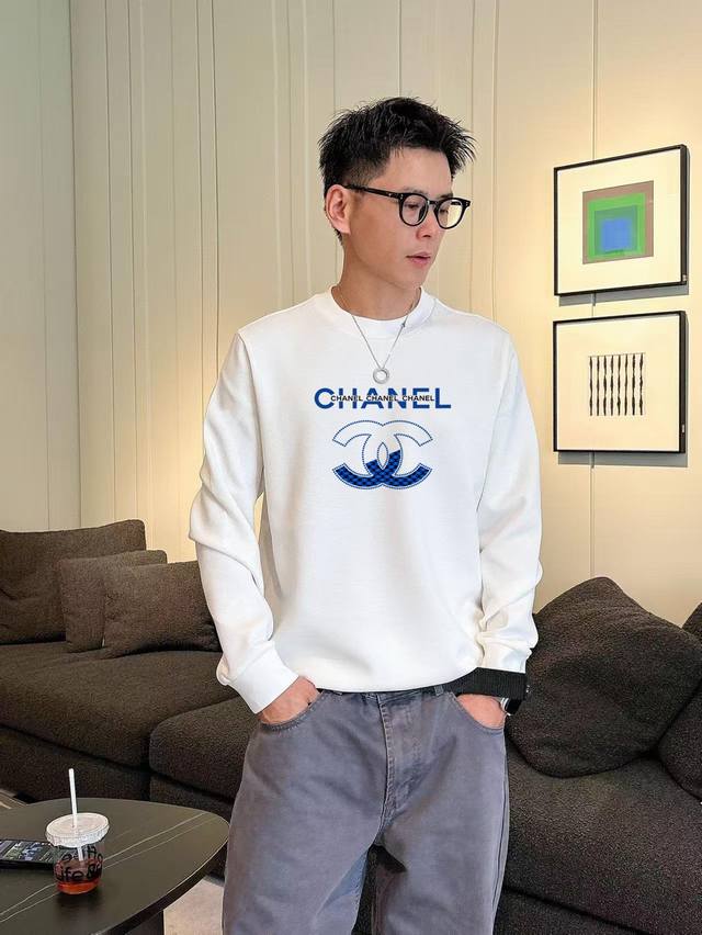 Chanel 2025 Fall/Winter New Crew Neck Sweatshirt Colors: Black, White, Gray Size