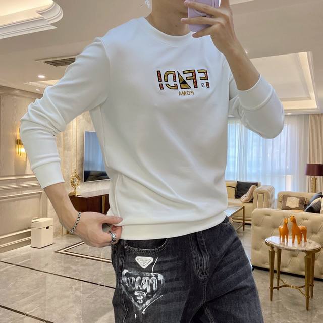 Fend 2025 Fall/Winter Gw Synchronized Sweatshirt/T-Shirt! Continuing the classic