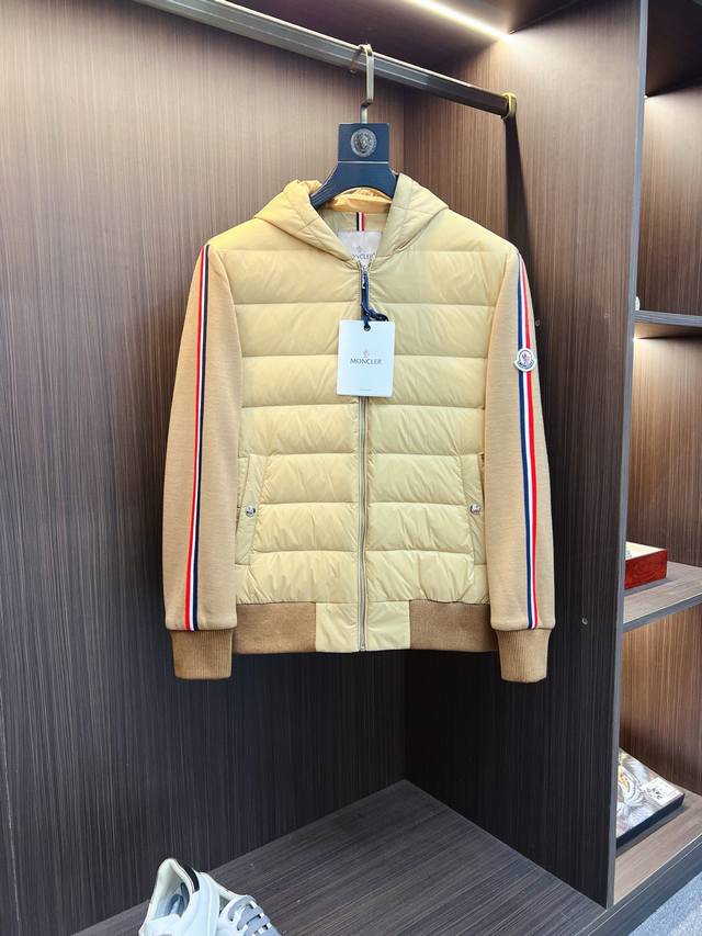 Moncler Classic Men's Casual Down Jacket. A classic Italian-style fashion piece