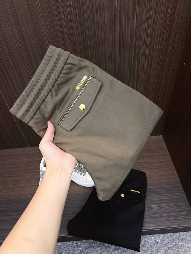 pra 25S New Wool Pants. Slightly straight leg design. Can be paired with suits.