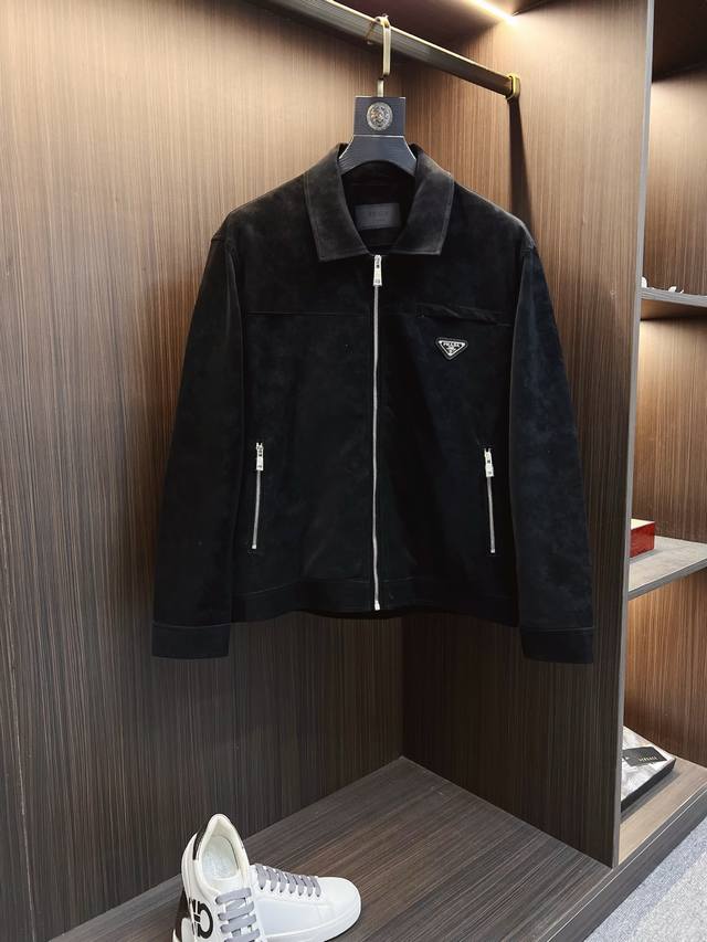 Fwpra - Craftsmanship and Dreams, originating from the Italian collection, is a