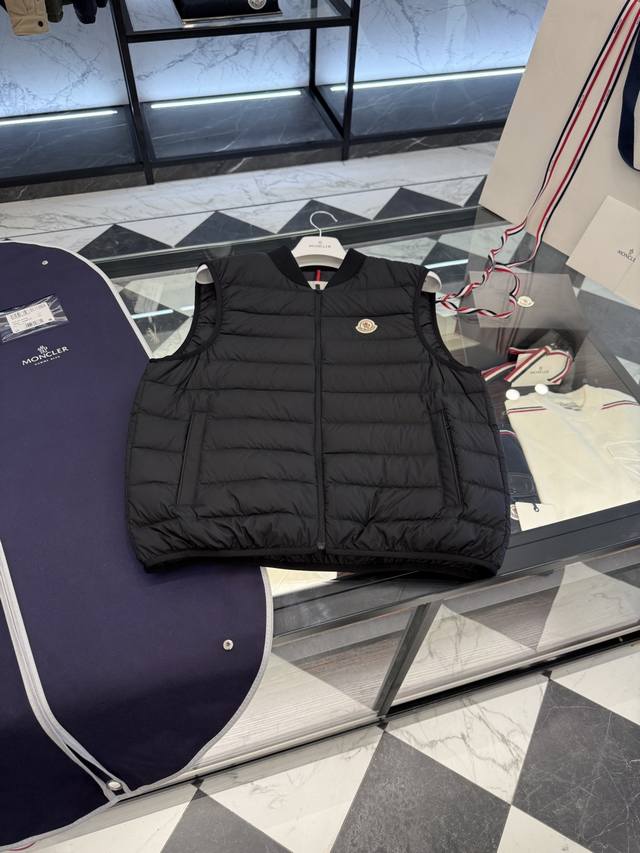 Moncler Verney Men's 3-in-1 Short Down Jacket. Detachable. Three ways to wear on