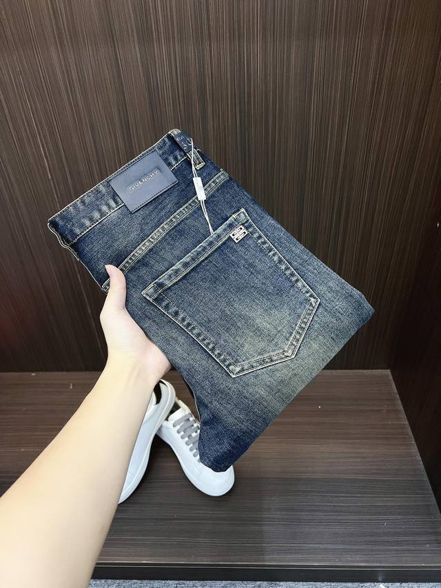 Givenchy 2025 Fall/Winter New Arrivals - Available in boutiques. High-quality j