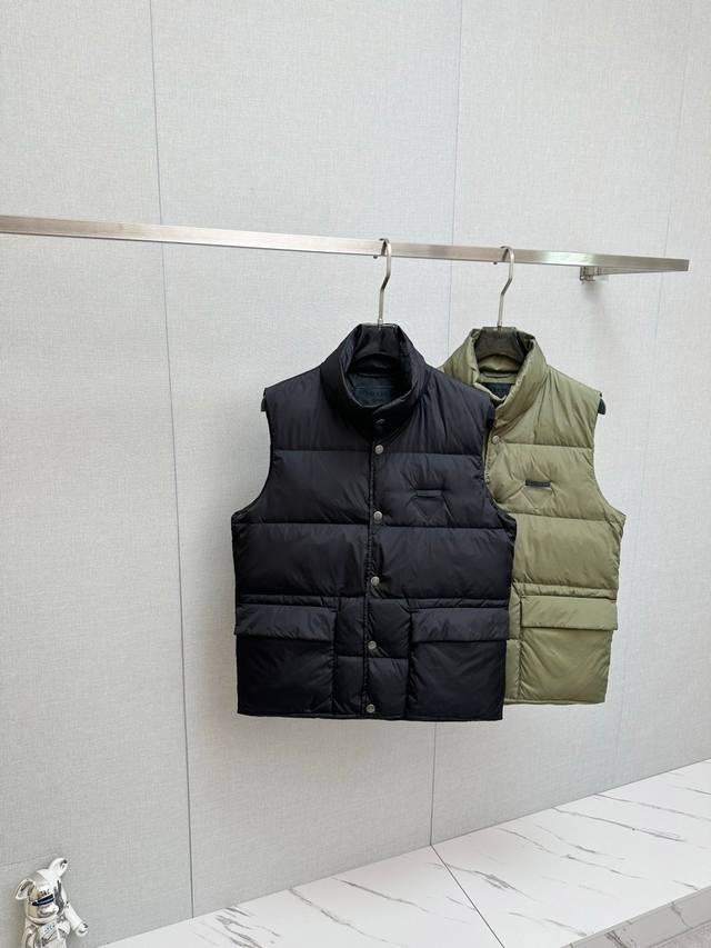 High-quality Prada down vest, Fall/Winter 2025 new style, black label inverted