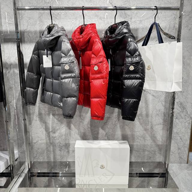 Style No. 6919 2025 Autumn/Winter New Arrival: Moncler's latest glossy down jac