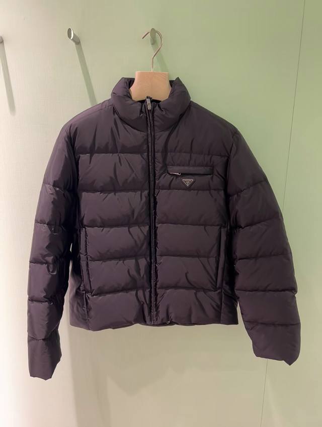 Prada Re-Nylon Recycled Nylon Stand Collar Down Jacket. 2025 New Classic Style.