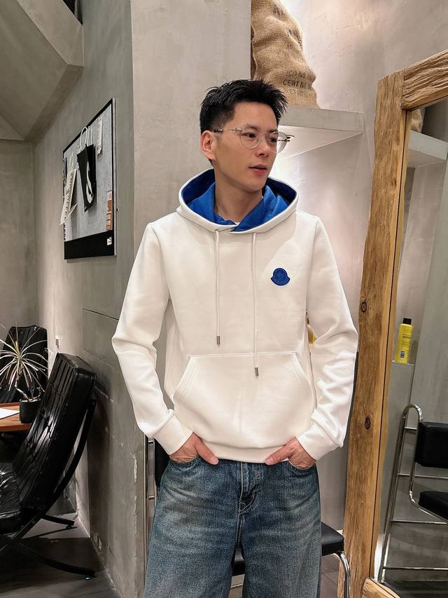 Moncler's new 2025 Autumn/Winter collection is now available! This incredibly s