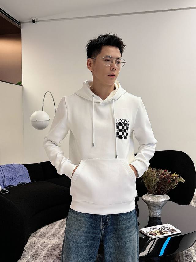 Loewe's new Fall/Winter 2025 collection is now available! This unisex hooded sw