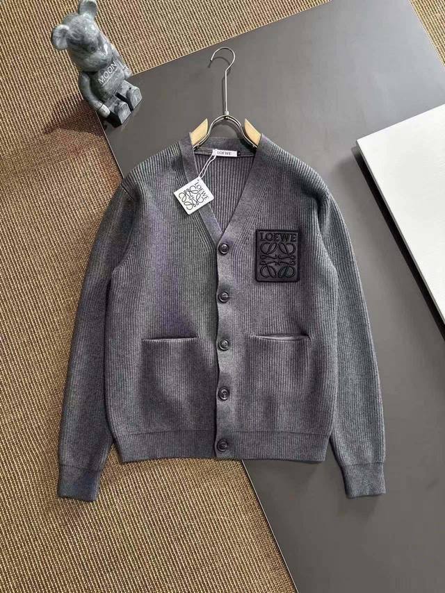 Loewe supports returns and exchanges after the New Year. Available in stores thi