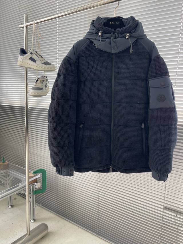 Mon The 2025 Autumn/Winter new down jacket is a perfect combination of fashion a