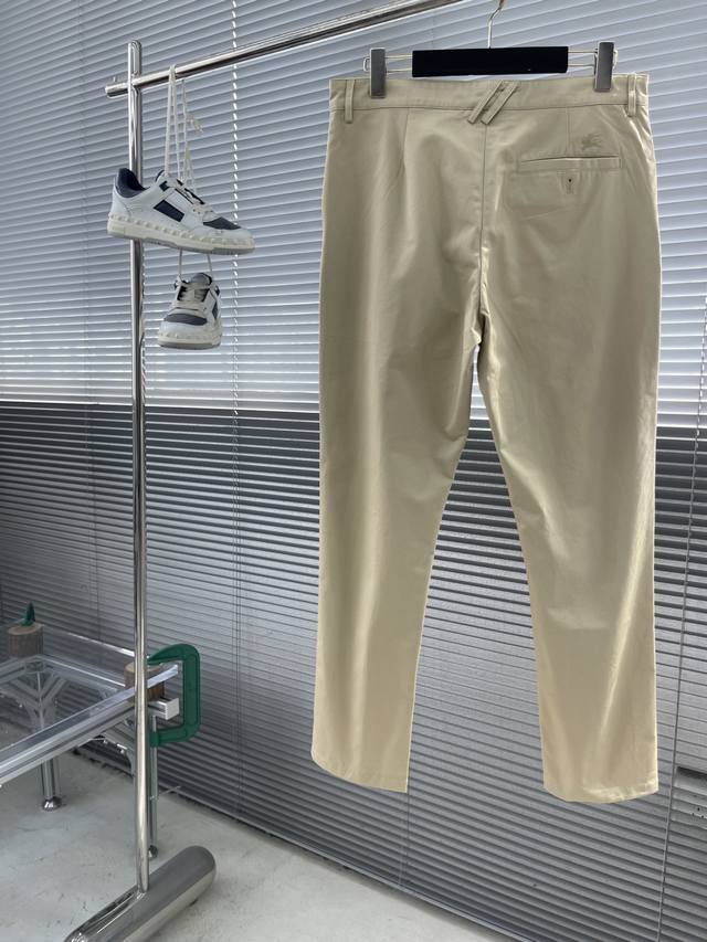 Bbr 25Ss New Cargo Pants, crafted from Italian fine cotton. Adorned with tonal E