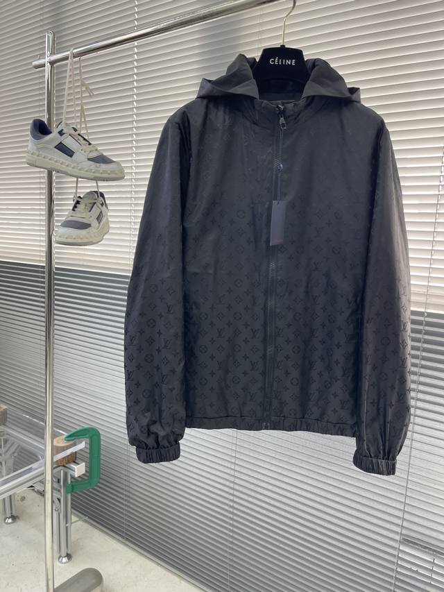 Louis Vuitton 2025 Autumn/Winter New Hooded Jacket, Reversible One side is a so