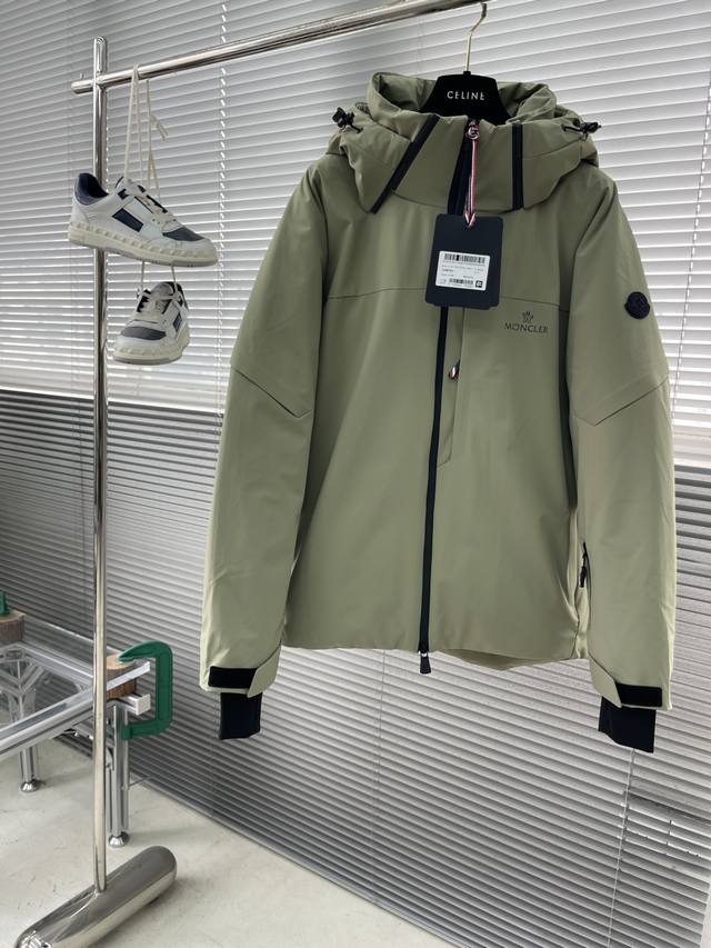 Mon 25Fw Autumn/Winter New Men's Detachable Hooded Down Jacket. A high-end, ligh