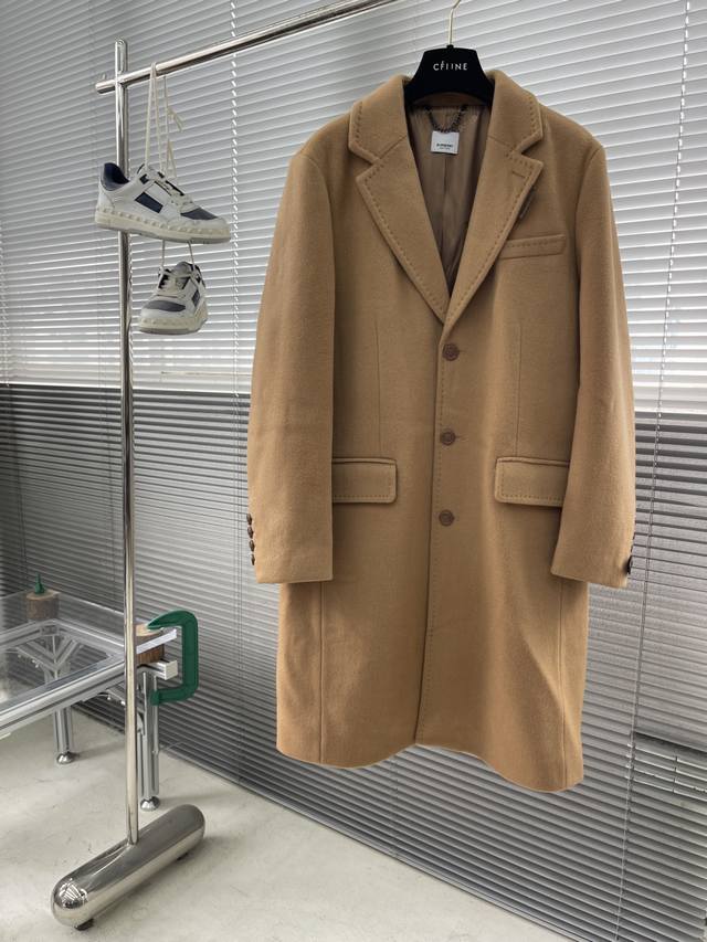 Bbr's featured item is the 2025 Autumn/Winter new men's cashmere overcoat, showc