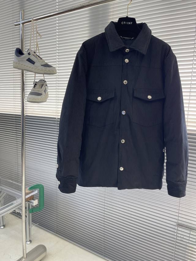 Dolcegabbana Dg 2025Fw Classic Logo Casual Down Jacket. Filled with 90% white go