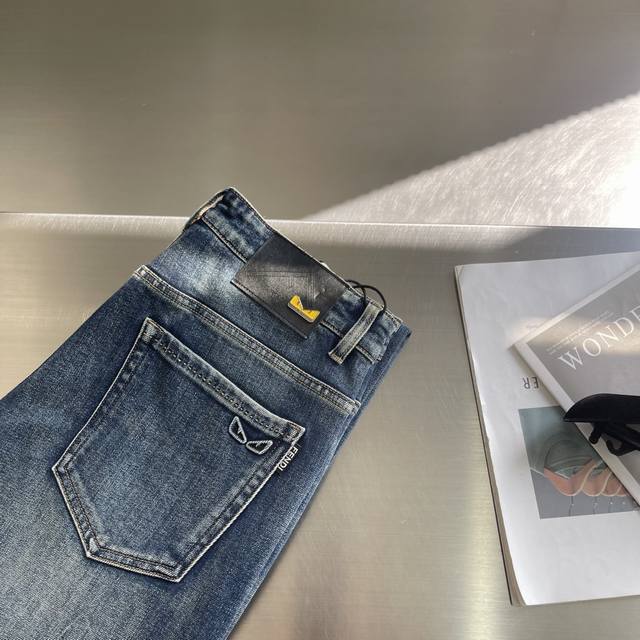 Fend 2025 Autumn/Winter Men's Washed Slim Leg Jeans! Superb condition, a versati