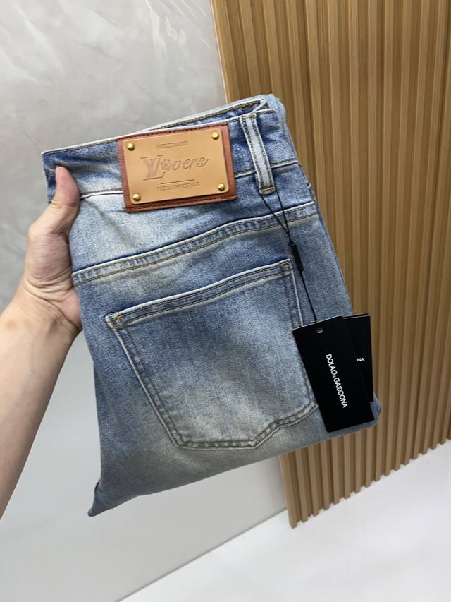 LV Louis Vuitton 2025 Autumn/Winter New Casual Jeans. Clean and crisp cut, full