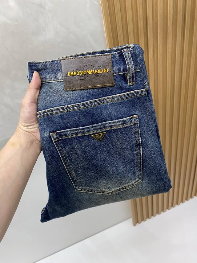 Armani 2025 Autumn/Winter New Casual Jeans - Clean and crisp cut, full of urban