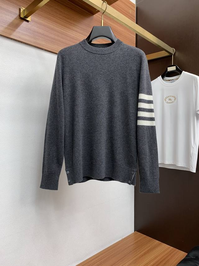 Tb 25 Latest Men's Wool Sweater, a simple and classic design. As a fashion "univ