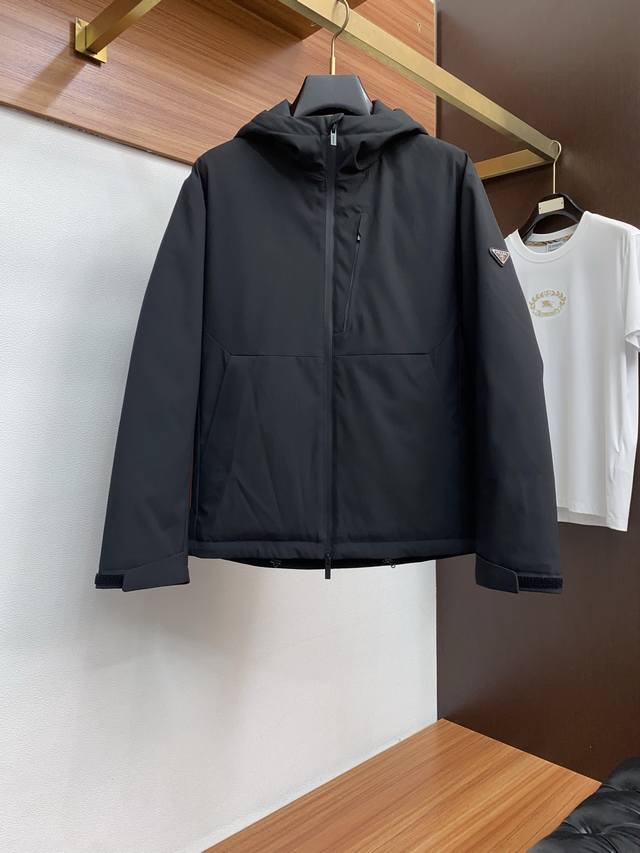 Prada Top-Tier Version Boutique-Synchronized Down Jacket, National Standard 90%