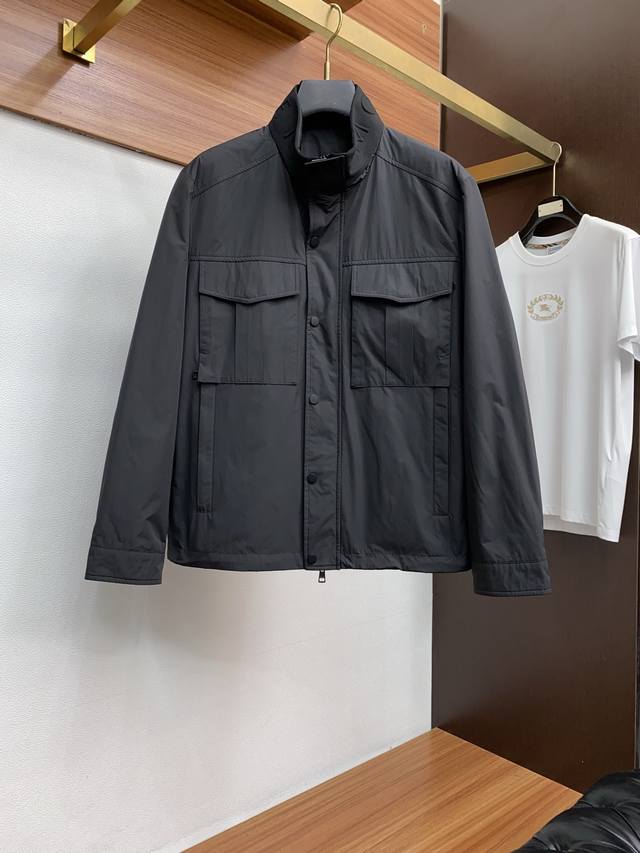 boasts a simple yet sophisticated design that's sure to catch your eye. It adds