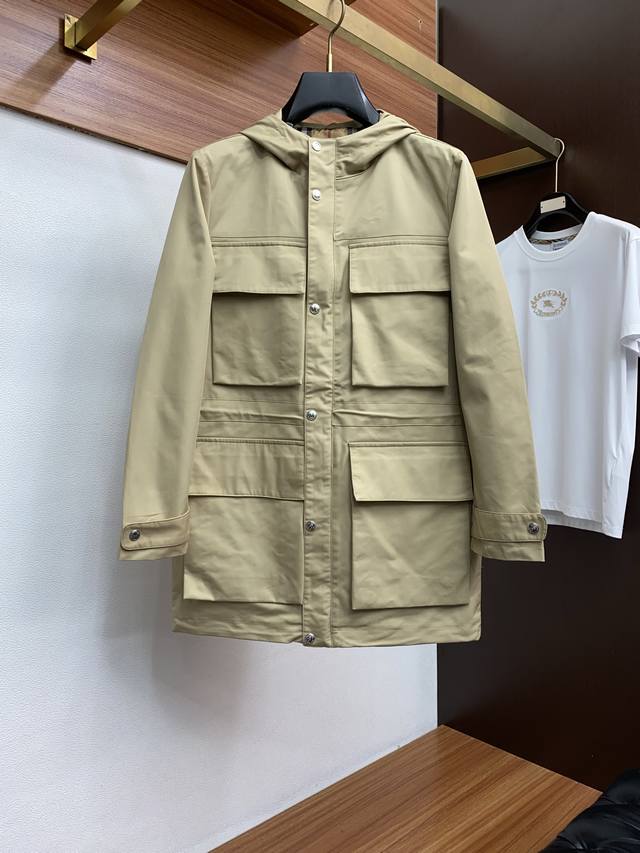 Burberry's new London collection classic British style single-breasted hooded m