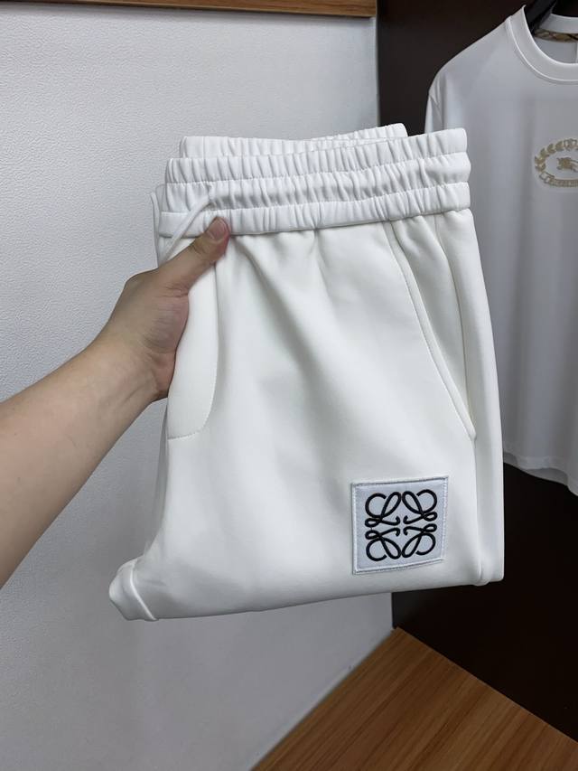 Loewe 2025 Autumn/Winter New Tencel Air Layer Sports Casual Pants. Clean and cr