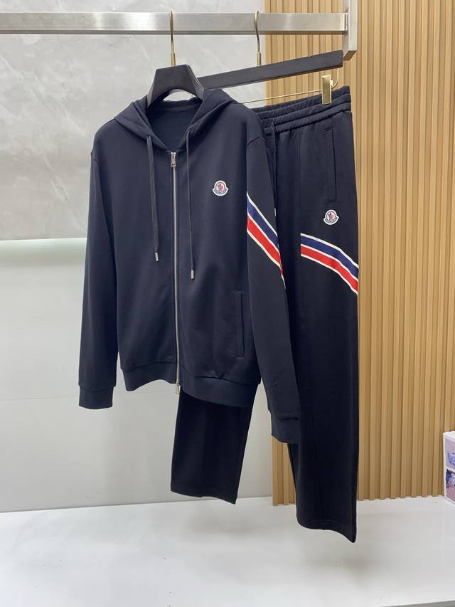 Moncler 25 New Tracksuit. This tracksuit is made of 100% cotton fabric with a r