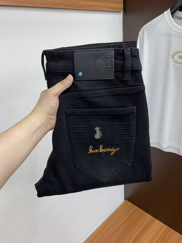 Burberry 2025 Autumn/Winter New Thickened Fleece Jeans. Clean and crisp cut, fu