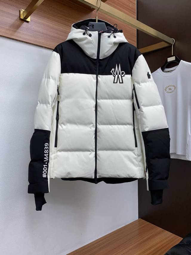 Moncler Top-Tier Version, Counter Synchronized Logo Pattern Fabric Down Jacket,