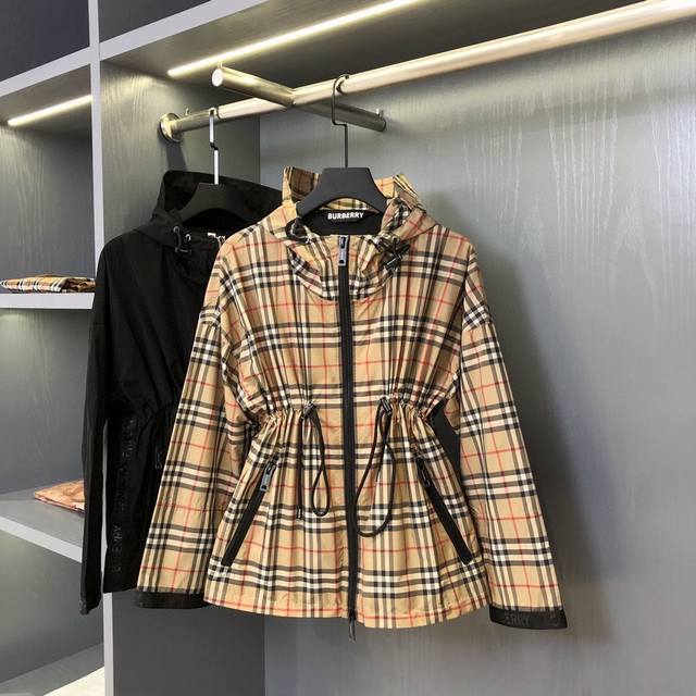 Bur Check Recycled Polyester Fiber Embellished Lightweight Hooded Jacket New col