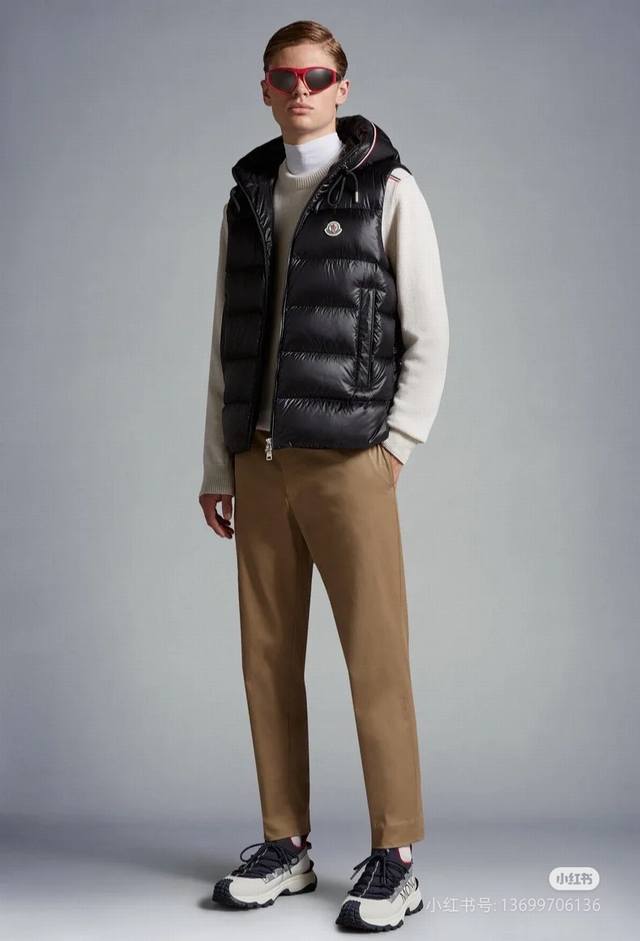 Mon Pavin Hooded Striped Short Down Vest Description: This short down parka is m