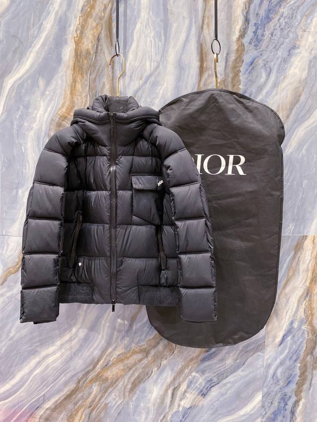Dior 2025 Winter Newest Down Jacket 3D tailored silhouette for a slim and stylis