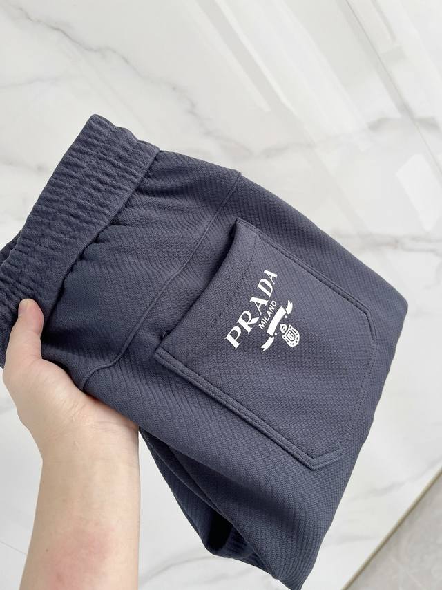 A28-25 Autumn/Winter# Prada mink fleece trousers. A must-have for autumn and win