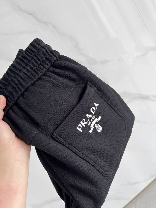 A 28-25 Autumn/Winter# Prada Mink Fleece-Lined Pants A must-have fleece-lined pr