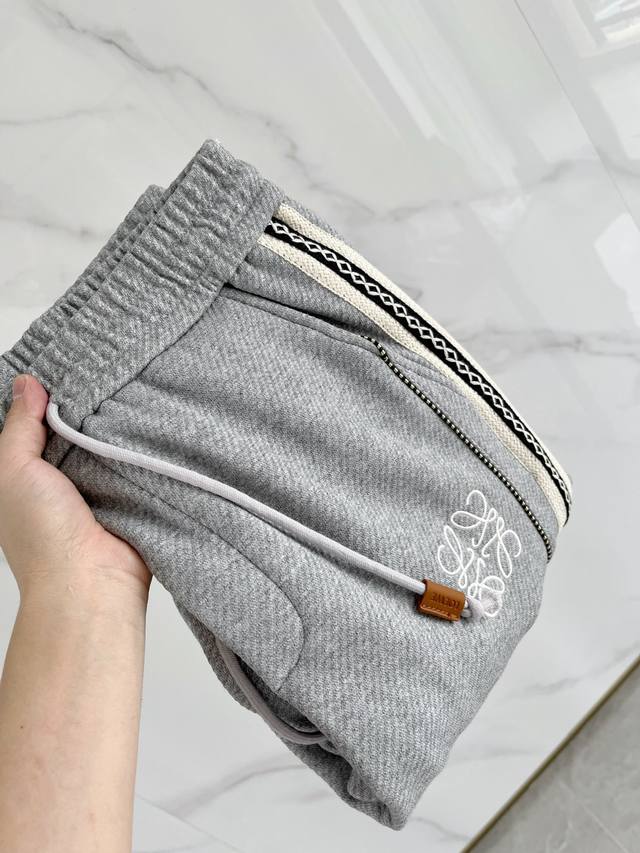 A28-25 Autumn/Winter# Loewe Mink Fleece-Lined Pants A must-have fleece-lined ite