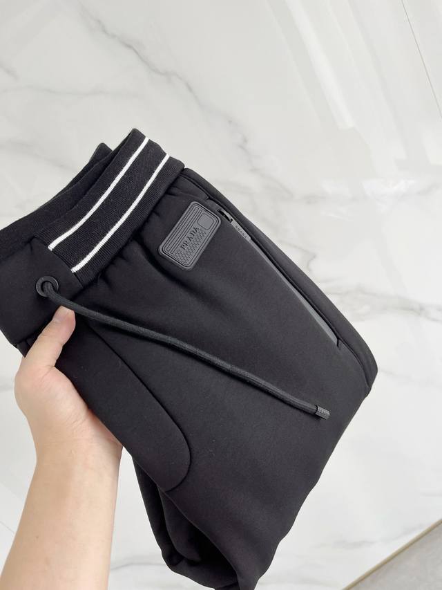 A 28-25 Autumn/Winter# Prada Mink Fleece-Lined Pants A must-have fleece-lined pr