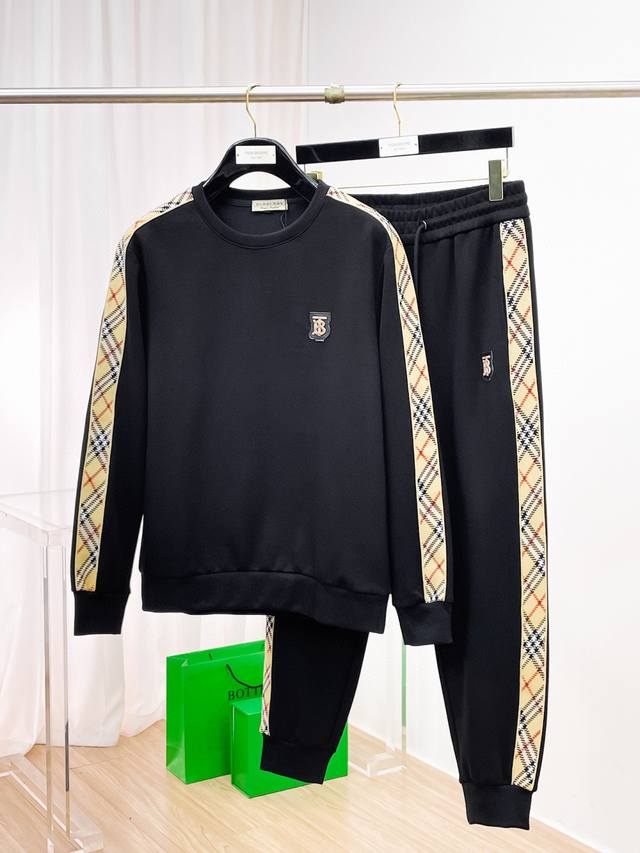 Burberry's hottest set is here! Focusing on official website originals, this 202