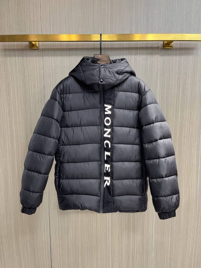 Moncler 2025 Spring/Summer Winter New Down Cotton Jacket with All Three Labels.