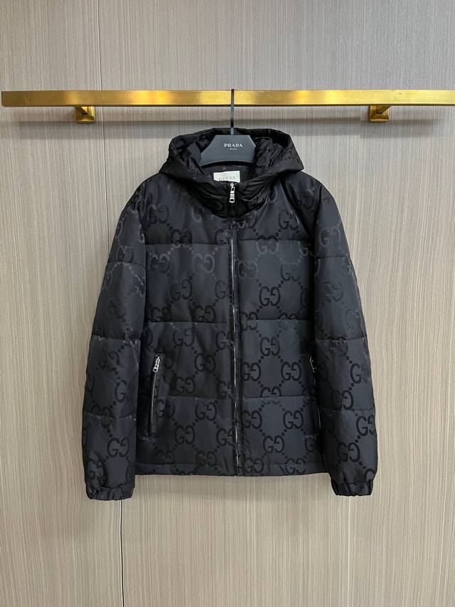 Gucci 2025 Spring/Winter New Down Jacket. This is touted as the most expensive