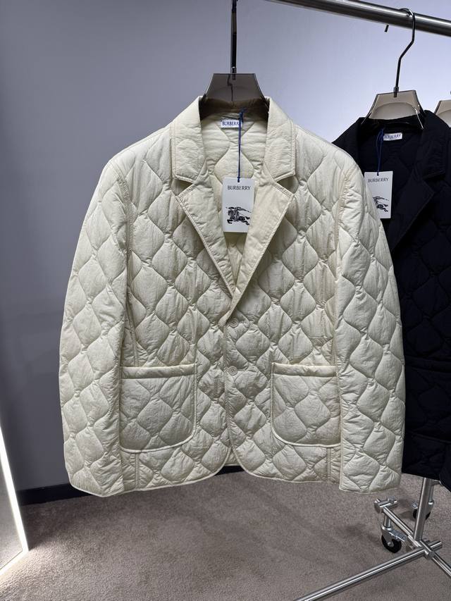 25 Autumn/Winter Burberry Top-Selling Item: Unisex Jacket/Padded Coat, Moderate