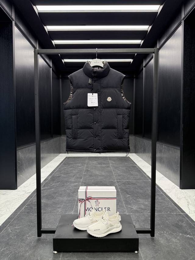 Moncler Verone Men's Reversible Short Down Jacket. Can be worn as a reversible j