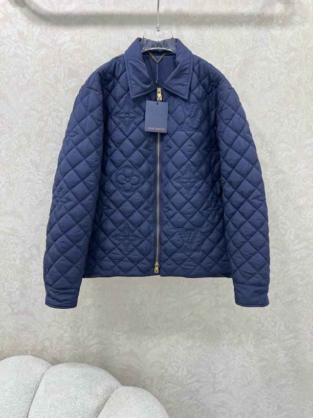 Louis Vuitt*N 25Ss New Monogram Quilted Style. This quilted style uses technical
