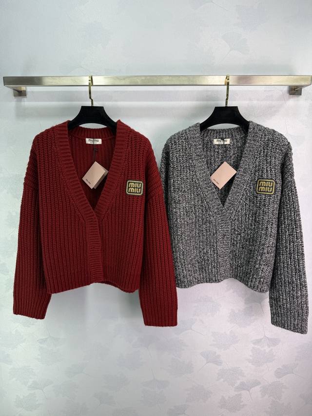 Miu*25 Autumn/Winter New V-Neck Knit Cardigan with Gold Logo Embroidery on the C