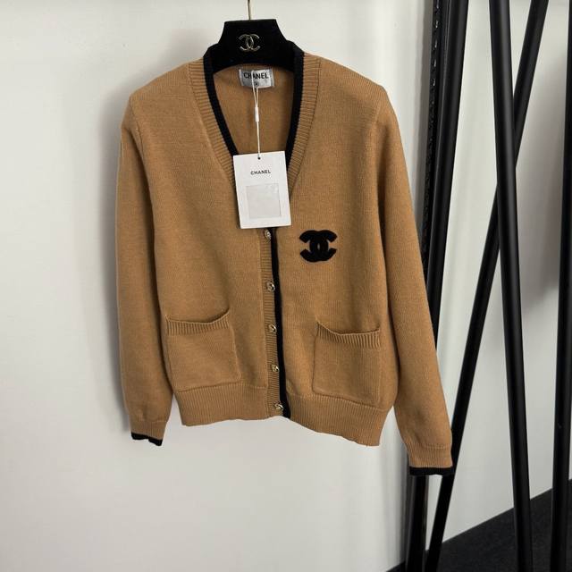 Style No. 20257253 Chanel* New Single-Breasted V-Neck Long-Sleeve Knit Cardigan